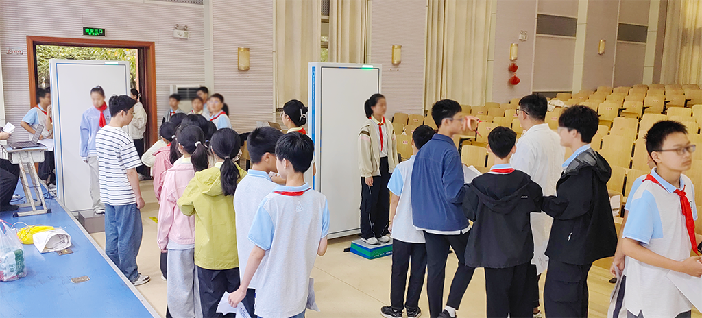 中小学生及高校